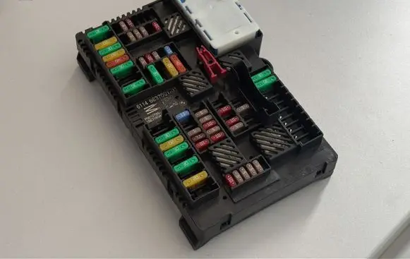 BMW 8 G16 Fuse module 6837091 61146837091 6114683709101