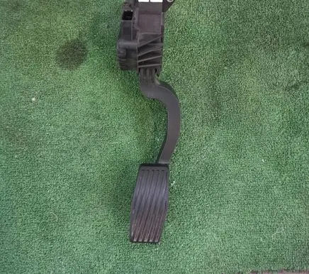 Opel Corsa E Accelerator throttle pedal 13305804