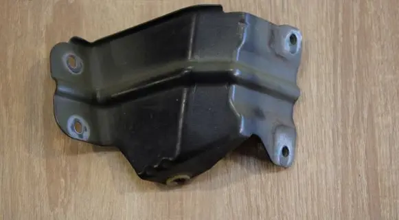 Chevrolet Captiva Fender mounting bracket