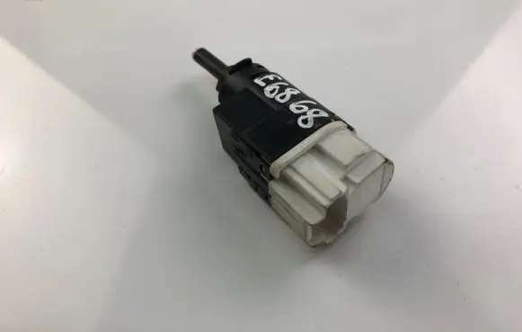 Renault Sandero II Brake pedal sensor switch 253206170R
