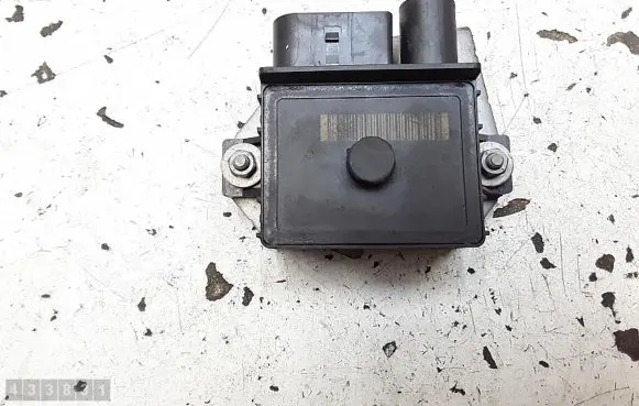 Glow plug pre-heat relay