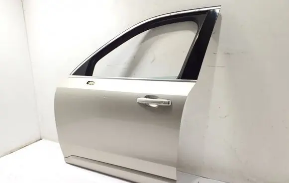 Volvo XC90 Front door 32133216