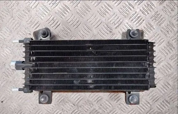 Nissan Qashqai J12 Engine oil radiator 3070237 0884316 4028200