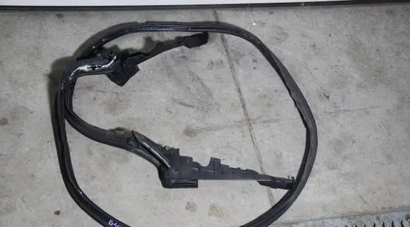 Trunk rubber seal (body)