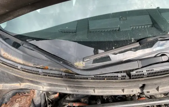 Peugeot 4007 Front wiper blade arm