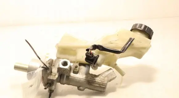 Toyota Avensis T250 Master brake cylinder 25113479