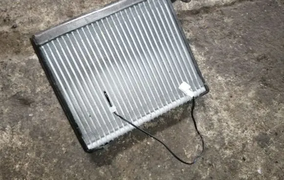 Air conditioning (A/C) radiator (interior)