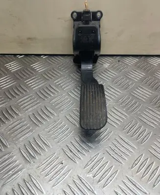 Mercedes-Benz Vito Viano W639 Accelerator throttle pedal 0280755025 ZGS009Q012 A9063000304