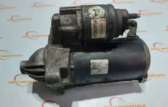 Opel Vivaro Starter motor LRS02304