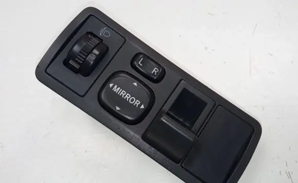 Toyota Corolla E120 E130 Wing mirror switch 183574