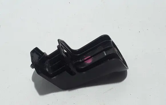 Volvo XC90 Air filter cleaner box bracket assembly 31370343