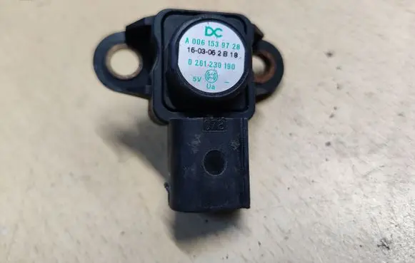 Infiniti Q70 Y51 Air pressure sensor A0061539728