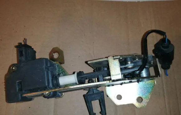 Porsche Cayenne (9PA) Tailgate window lock/catch/latch 7L0827506D