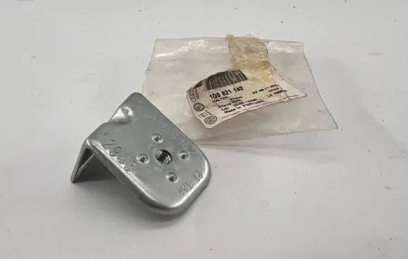 Volkswagen Eos Fender mounting bracket 1Q0821142 DL050440 PP08112005