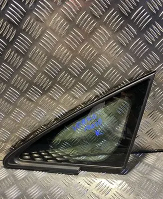 Toyota Verso Front door vent window glass four-door 