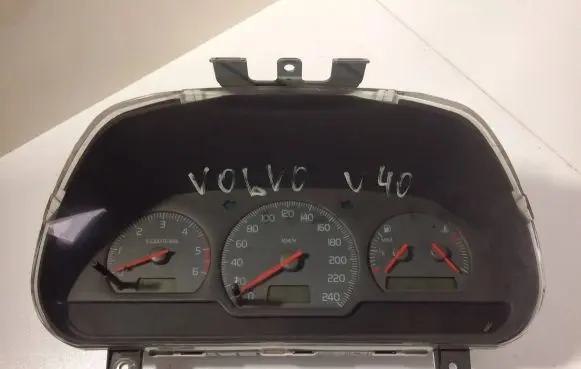 Volvo S40, V40 Speedometer (instrument cluster) 30889706