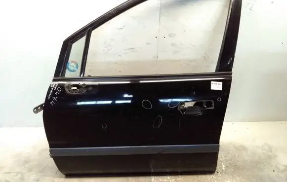 Mitsubishi Space Wagon Front door