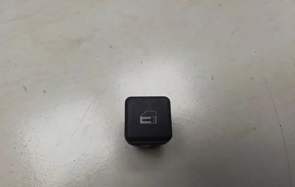 BMW 5 E39 Central locking switch button 8360828