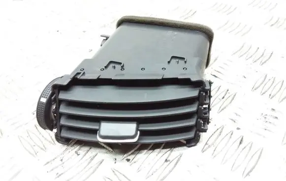 Toyota Corolla Verso AR10 Dash center air vent grill