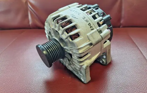 Renault Trafic II (X83) Generator/alternator 469890426