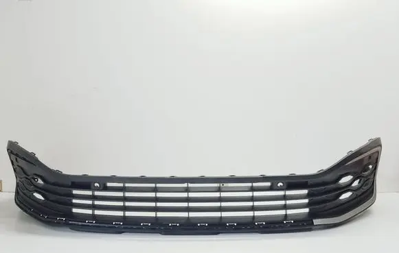 Volkswagen Golf VIII Front bumper lower grill 5H0805903