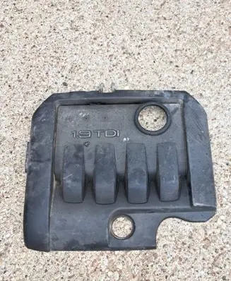 Volkswagen PASSAT B6 Engine cover (trim) 03G103925J