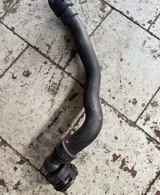 Engine coolant pipe/hose