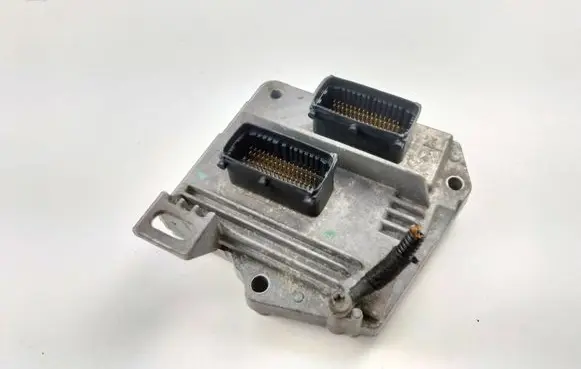 Opel Astra H Engine control unit/module 55561172