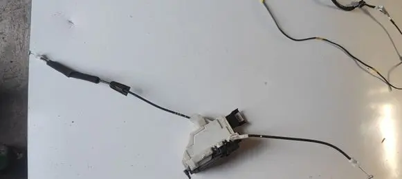 Citroen C3 Front door lock PSA732308