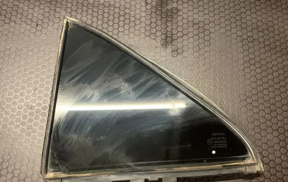 Toyota Avensis T250 Rear vent window glass 43R00040 D6J24A32M00 4R00040