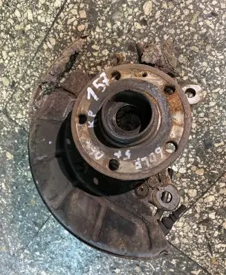 Volkswagen Golf Plus Front wheel hub