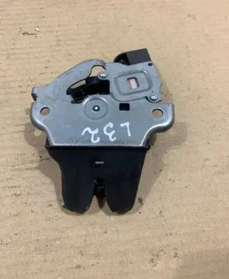 Loading door lock