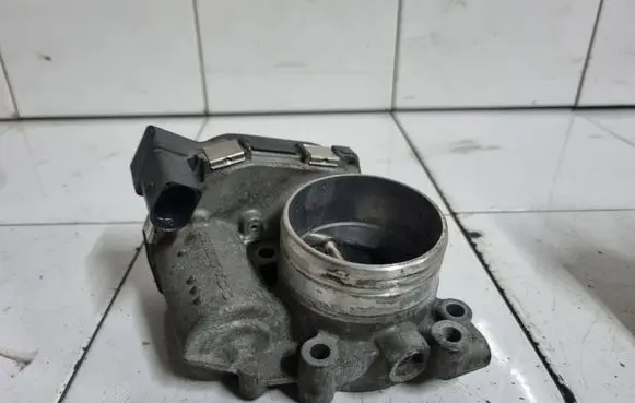 Volkswagen PASSAT B6 Throttle valve 06F133062B