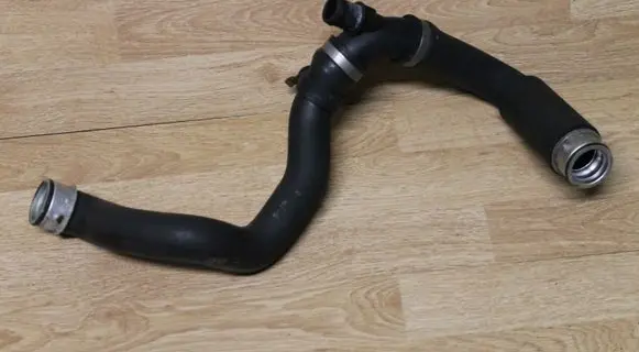 Mercedes-Benz C W203 Engine coolant pipe/hose a2035015582