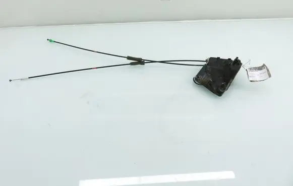 Toyota Yaris Front door lock 