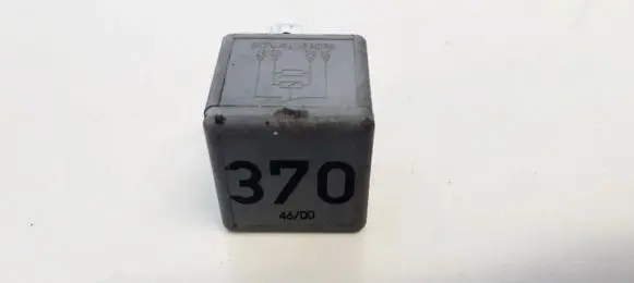 Volkswagen PASSAT B5.5 Other relay 8D0951253 V23134-J52-X300