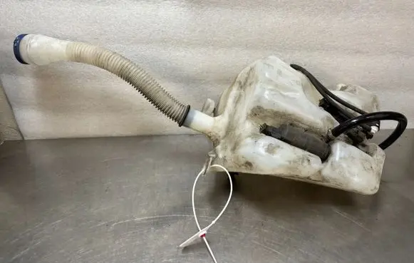 Windshield washer fluid reservoir/tank