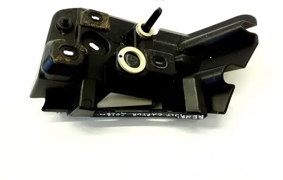 Rear bumper mounting bracket