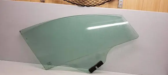 Fiat Bravo Front door window glass four-door