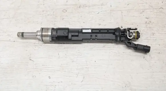 Nissan Qashqai Fuel injector 166001525R A2820701000