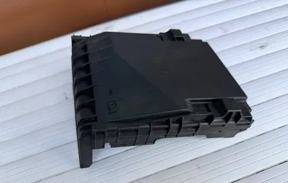 Volkswagen PASSAT B6 Fuse box cover 1K0937132F