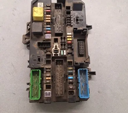 Opel Zafira B Fuse module 13206759 5DK00866952