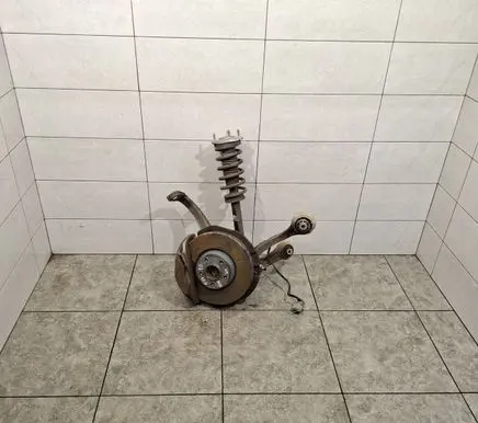 Mercedes-Benz C W205 Front wheel hub spindle knuckle A2053201613 A2053211604