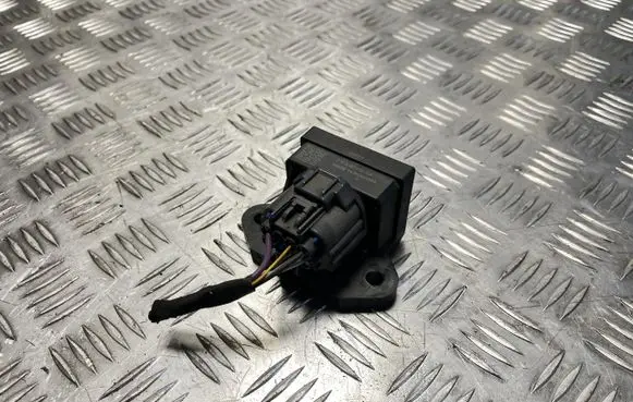 Ford Focus Fuel pump relay F1FA-9D370-GA