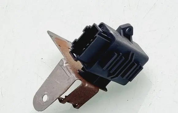 Volkswagen Touareg I Seat heating relay 1K0959772