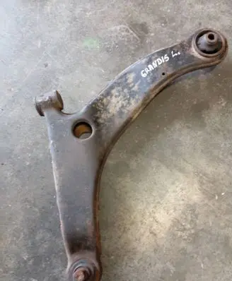 Mitsubishi Grandis Front lower control arm/wishbone