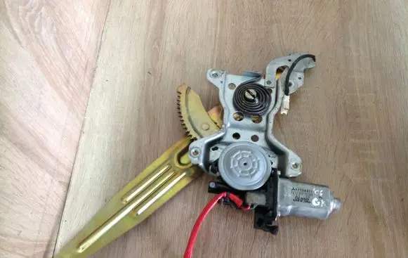 Mitsubishi Pajero Sport I Rear door window regulator with motor 5713A021