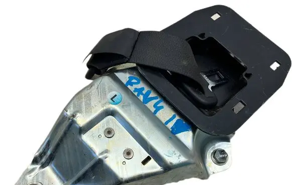 Middle seatbelt (rear)