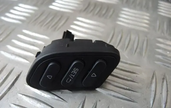 Alfa Romeo Giulietta Tailgate/trunk/boot open switch Panel1