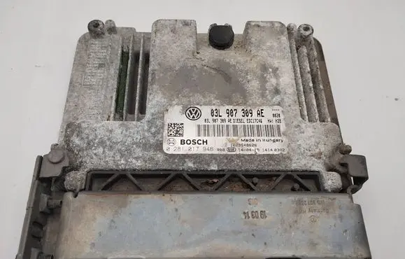 Volkswagen PASSAT B7 Engine control unit/module 03L907309AE 0281017946
